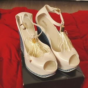 Melissa EUC Peace tassel wedges